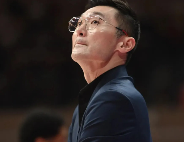 新疆男篮换帅两载战绩暴跌，邱彪离任成转折点