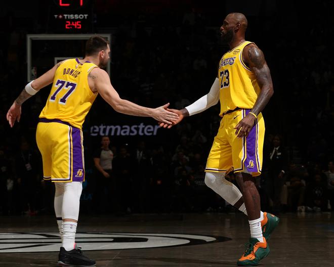 湖人险胜掘金夺五连胜 东契奇绝杀詹姆斯转型成