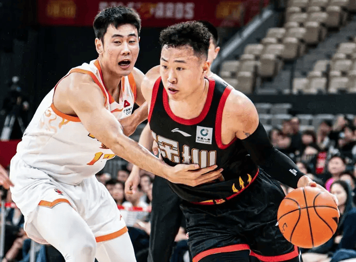 贺希宁砍下31分助深圳大胜江苏 赛季表现惊艳引