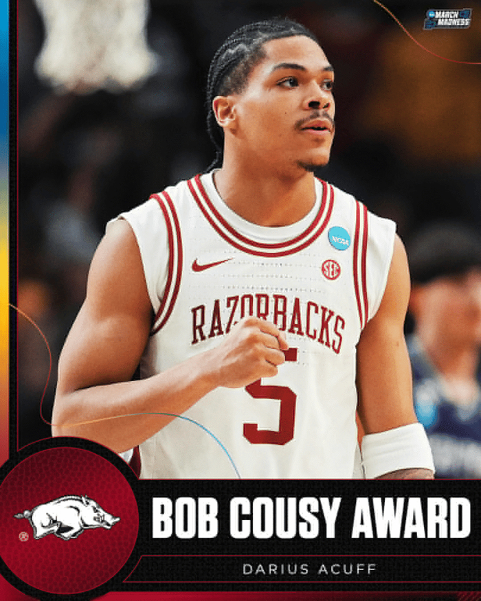 达里厄斯-埃卡夫荣膺鲍勃-库西奖 场均23.5分6.4助