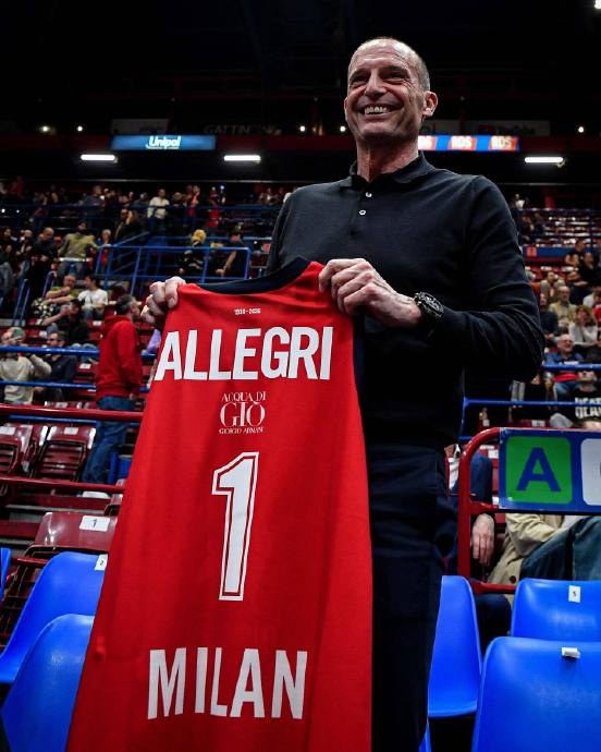 阿莱格里现身欧篮联赛观赛 与米兰球迷名宿交流