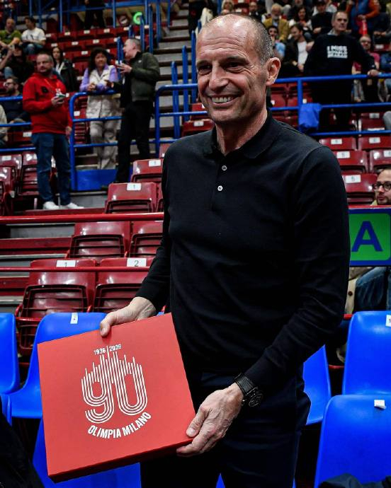 阿莱格里现身欧篮联赛观赛 与米兰球迷名宿交流