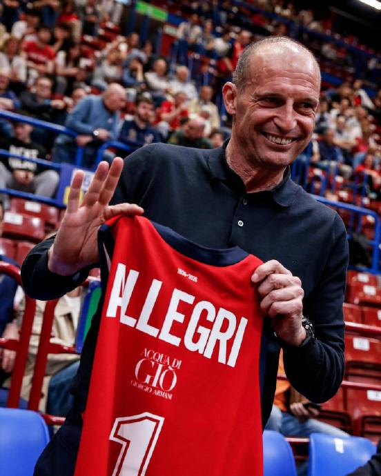 阿莱格里现身欧篮联赛观赛 与米兰球迷名宿交流