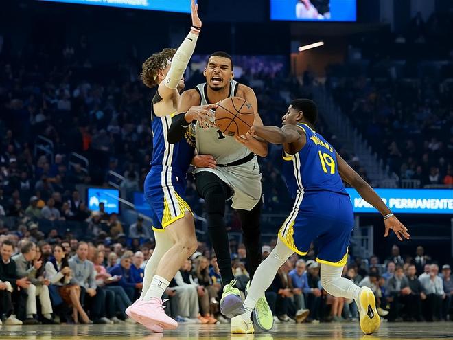 马刺力克76人重返60胜行列 队史再现辉煌时刻