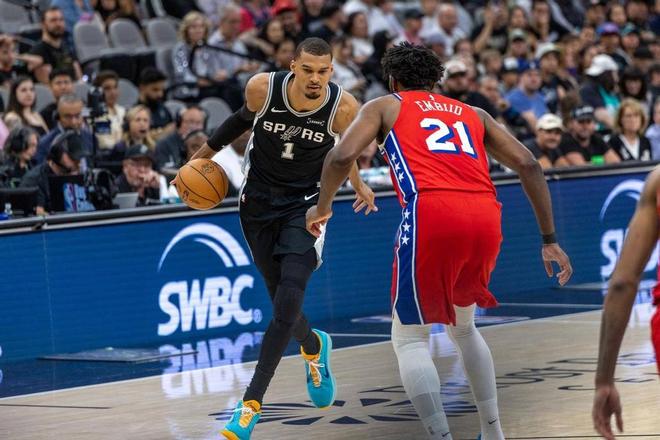 马刺力克76人重返60胜行列 队史再现辉煌时刻